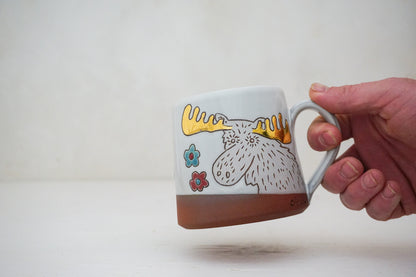 GOLD Moose flower mug in White