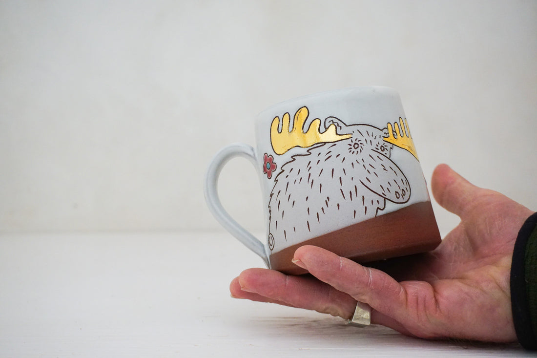 GOLD Moose flower mug in White