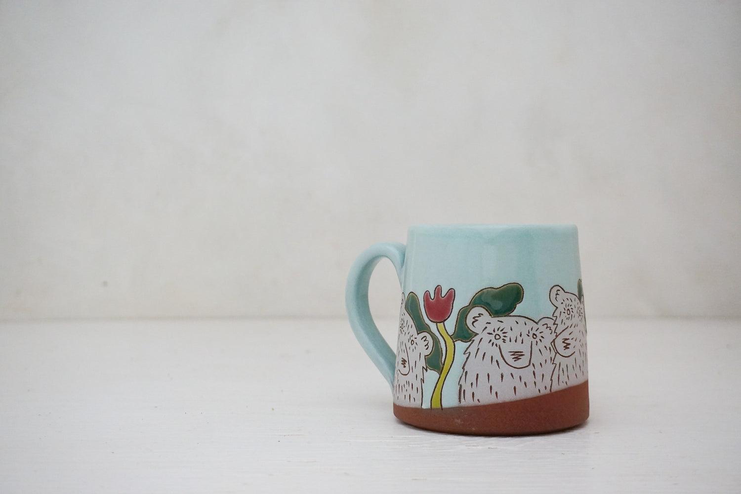 Bears &amp; Tulips mug in Ira blue