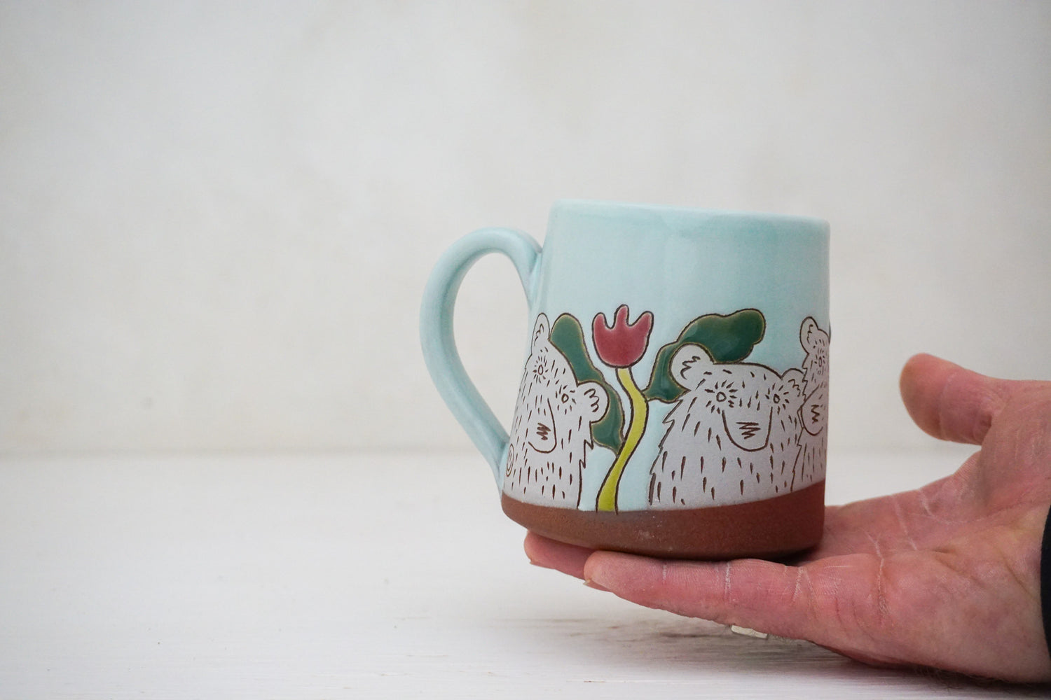 Bears &amp; Tulips mug in Ira blue