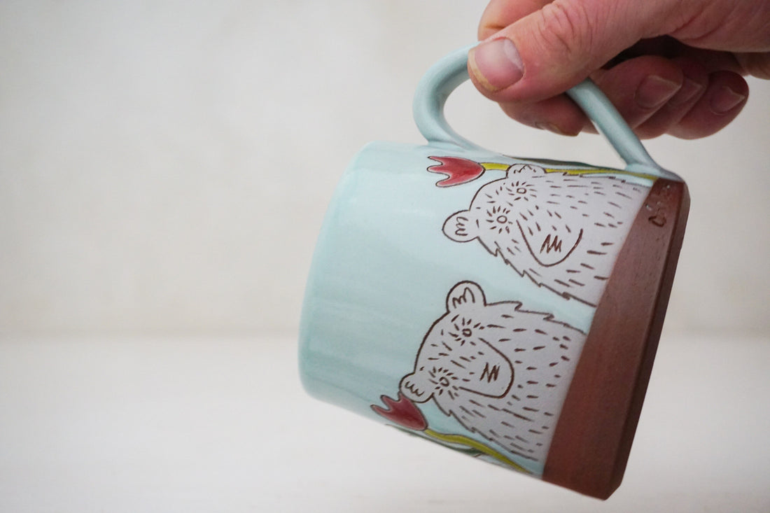 Bears &amp; Tulips mug in Ira blue