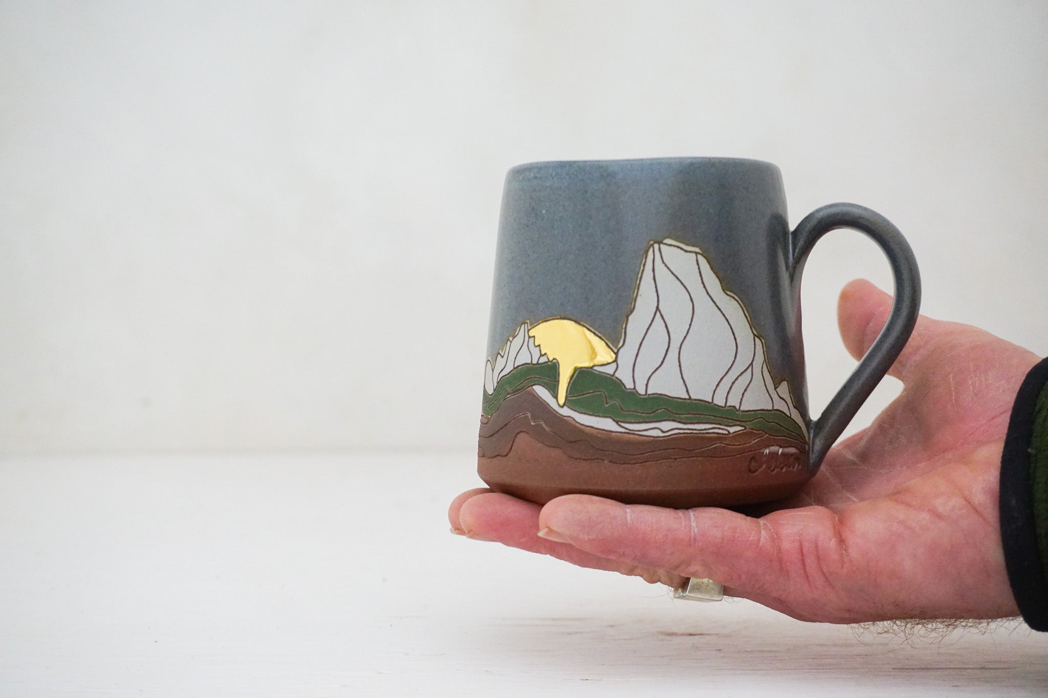 GOLD W Teton mug in Stone