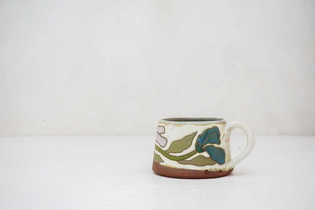 Flower short mug in Bone