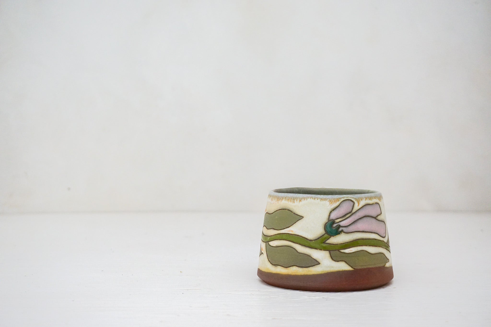 Flower short mug in Bone