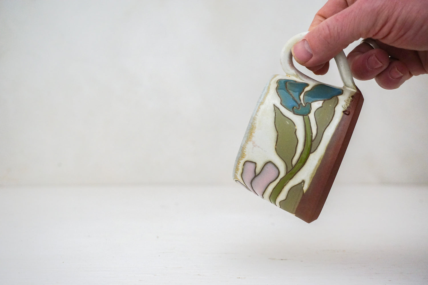 Flower short mug in Bone