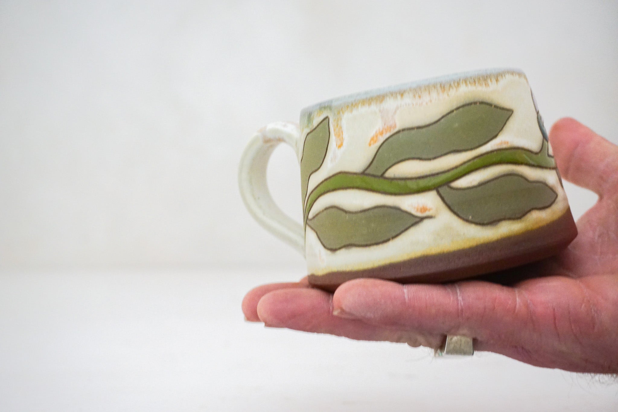Flower short mug in Bone