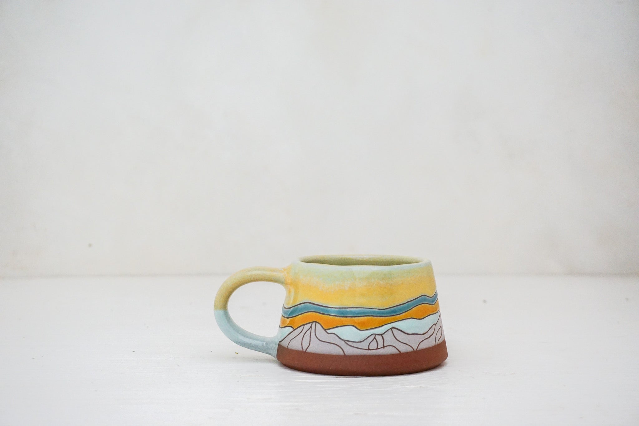 Skylines short mug in Ira Peach