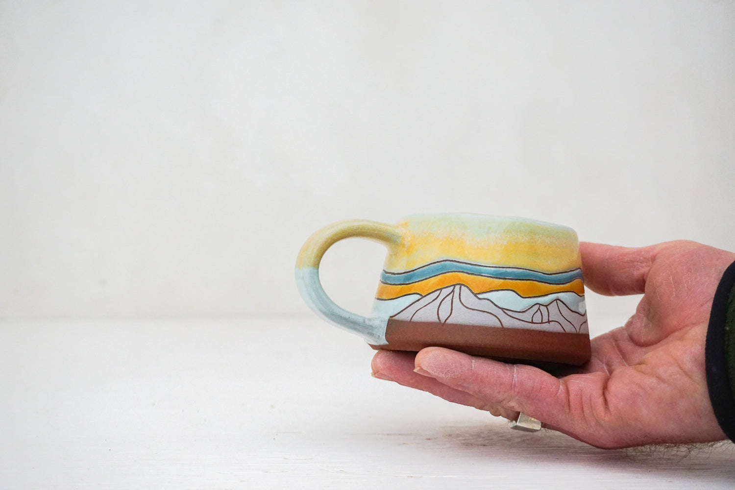 Skylines short mug in Ira Peach
