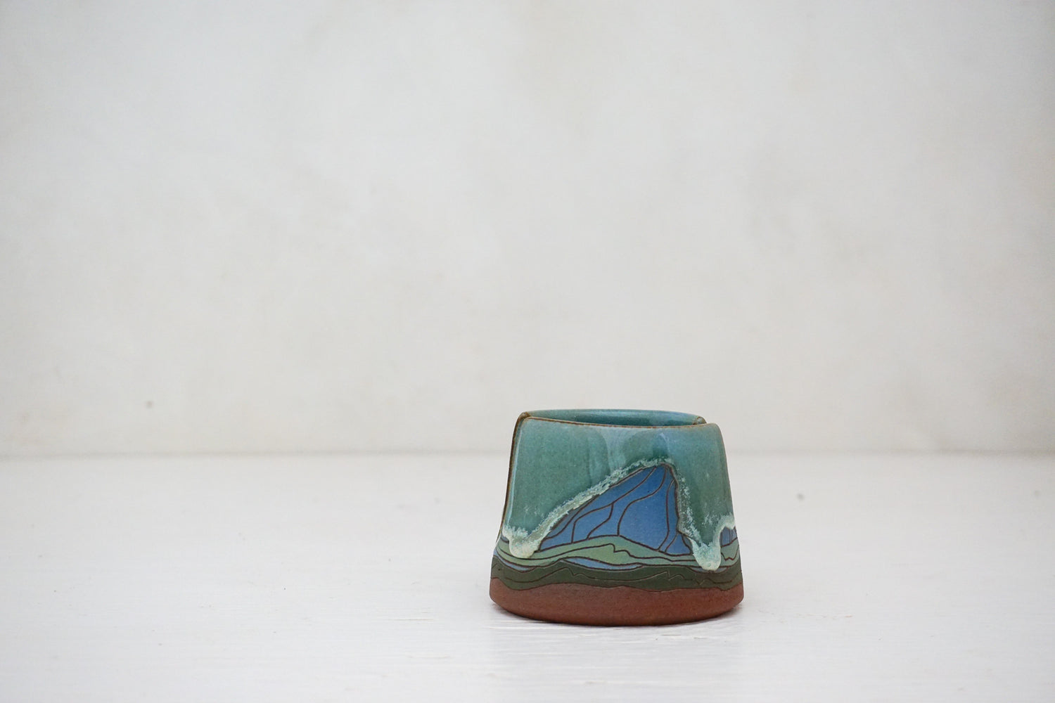 E Teton Sponge Holder in Ira Magic