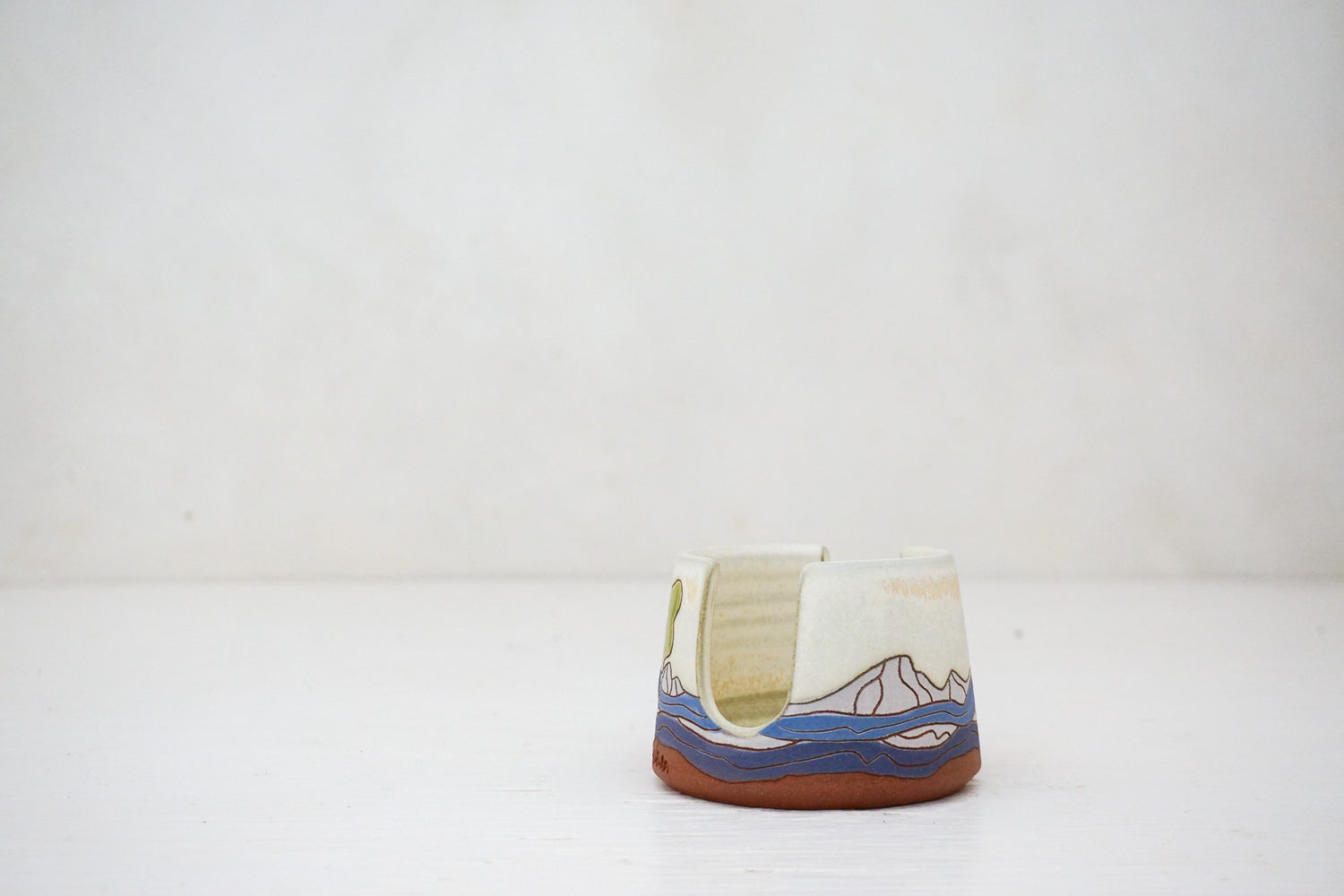 House &amp; Flower Sponge Holder in Bone