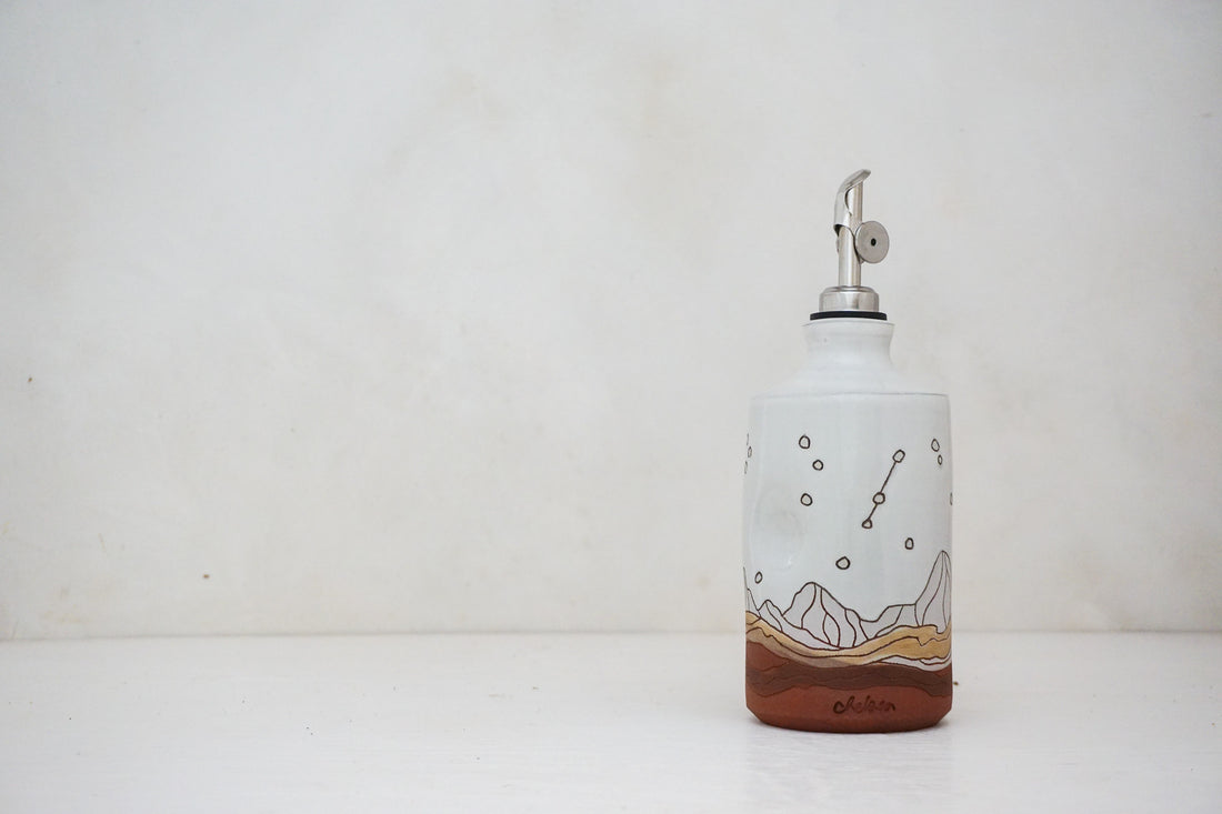 E Teton Dipper Stars Olive Oil Pour in White