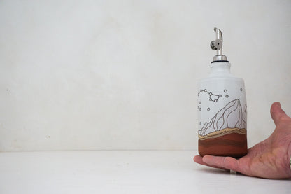 E Teton Dipper Stars Olive Oil Pour in White