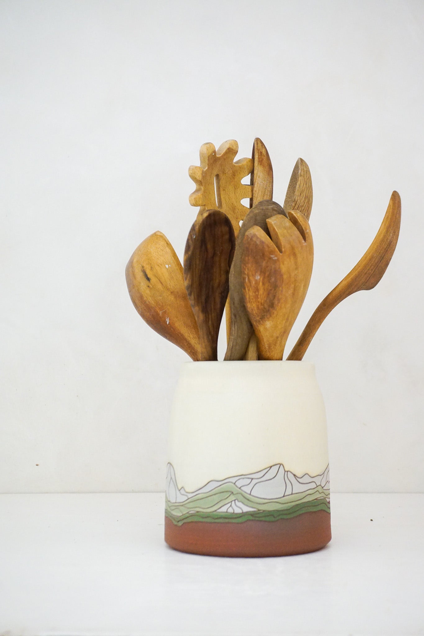House &amp; Trees Utensil Holder in Bone