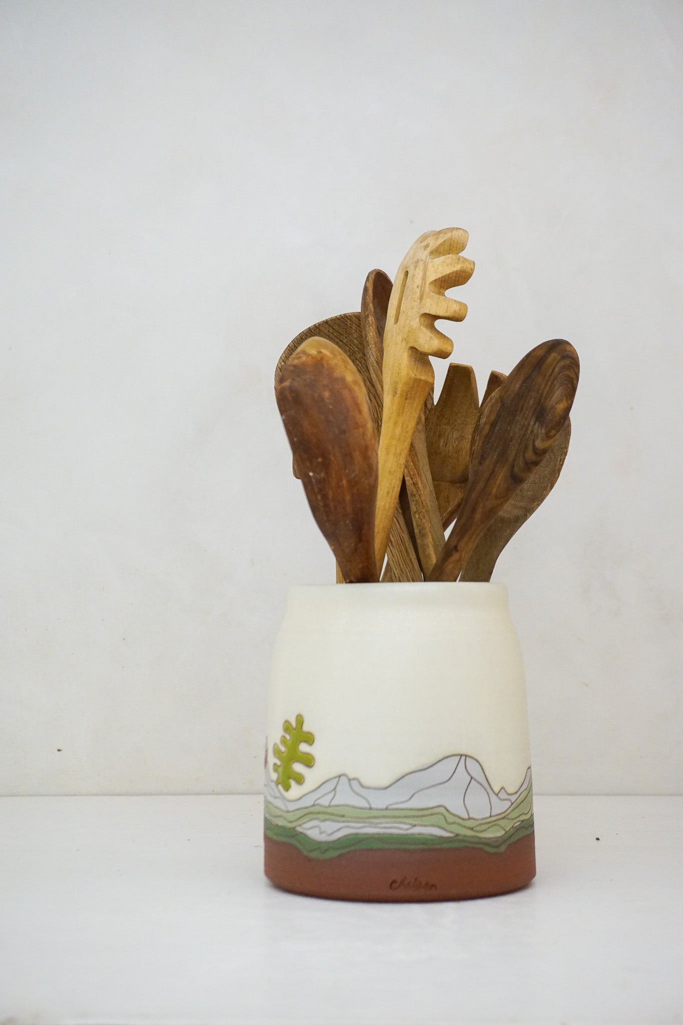 House &amp; Trees Utensil Holder in Bone