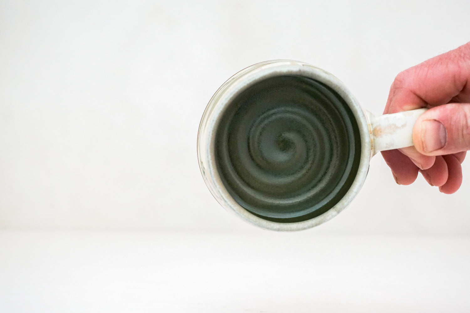 Flower short mug in Bone