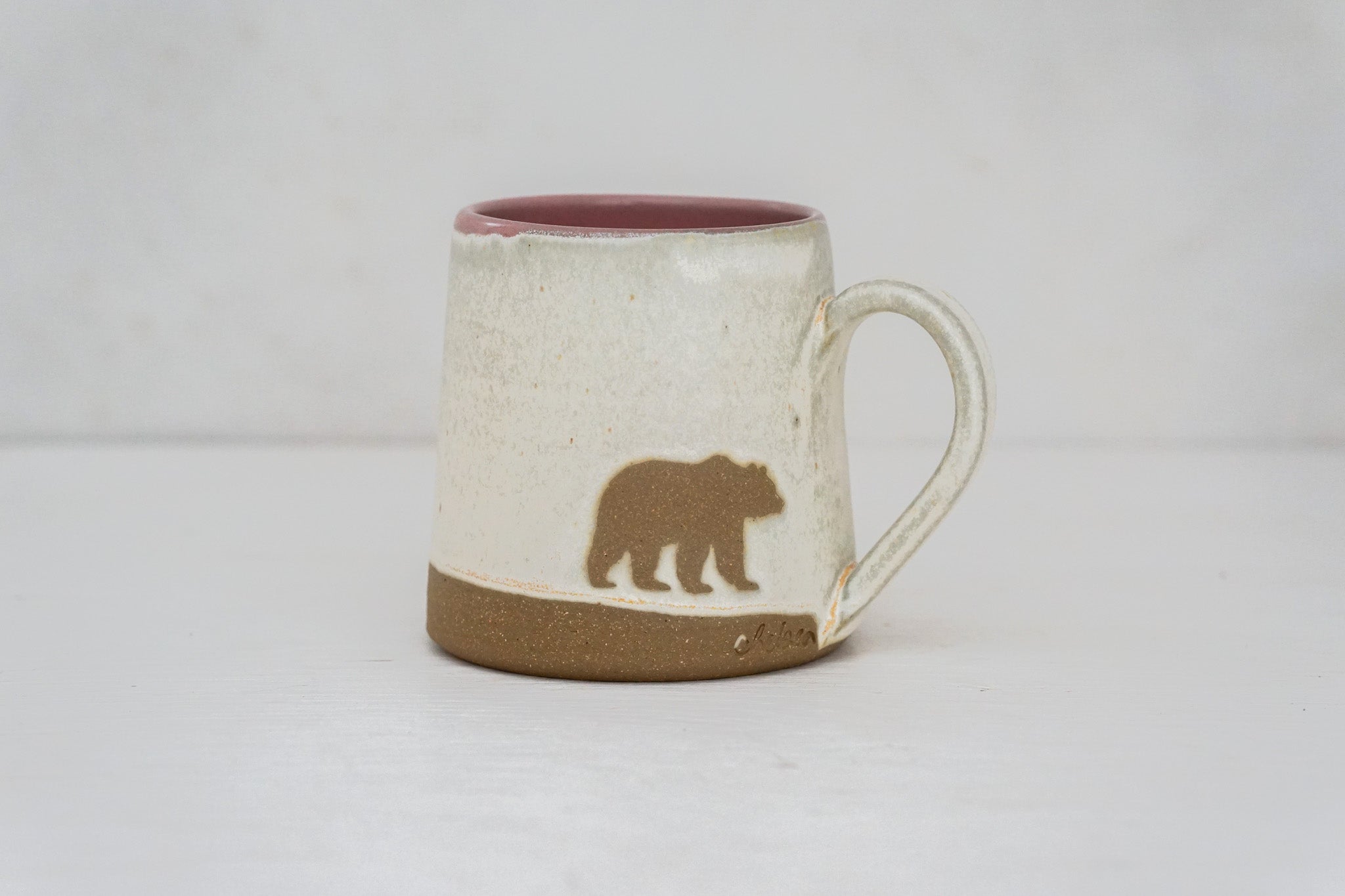 Plains Grizzly Bear mug in Bone