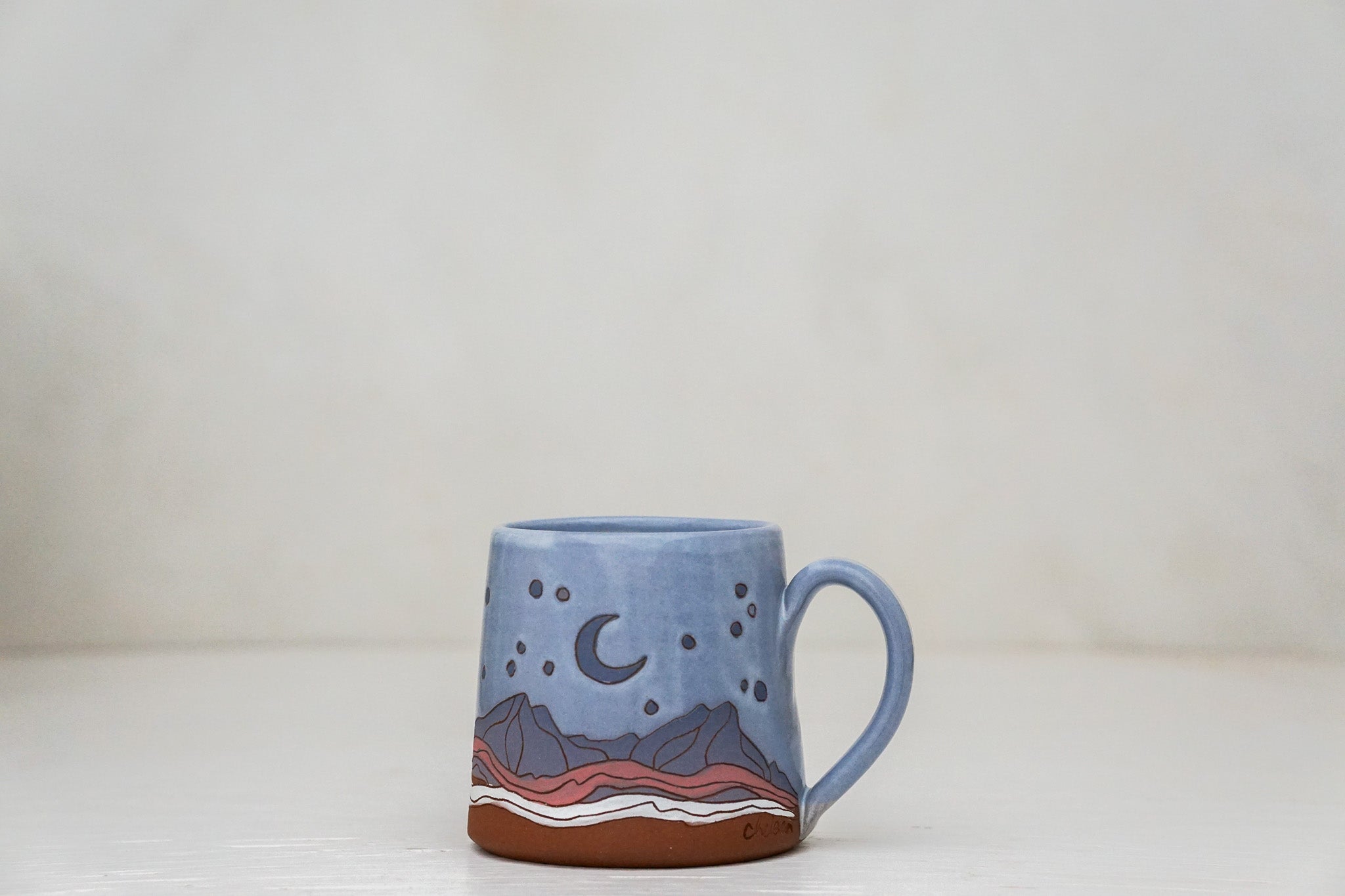 Mtn Crescent moon mug in white