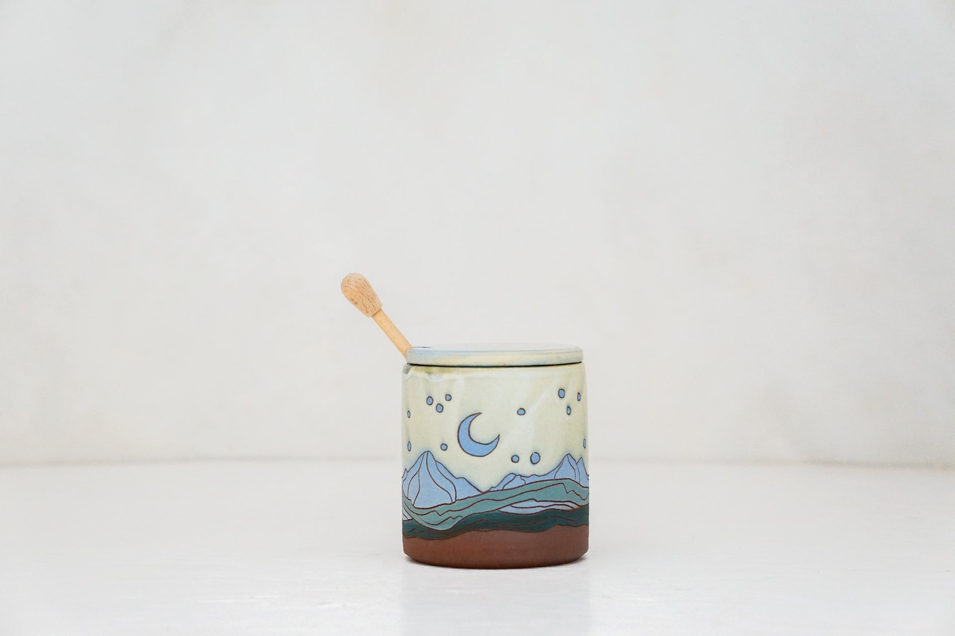 Blue Mtn Stars Honey Jar in Bone