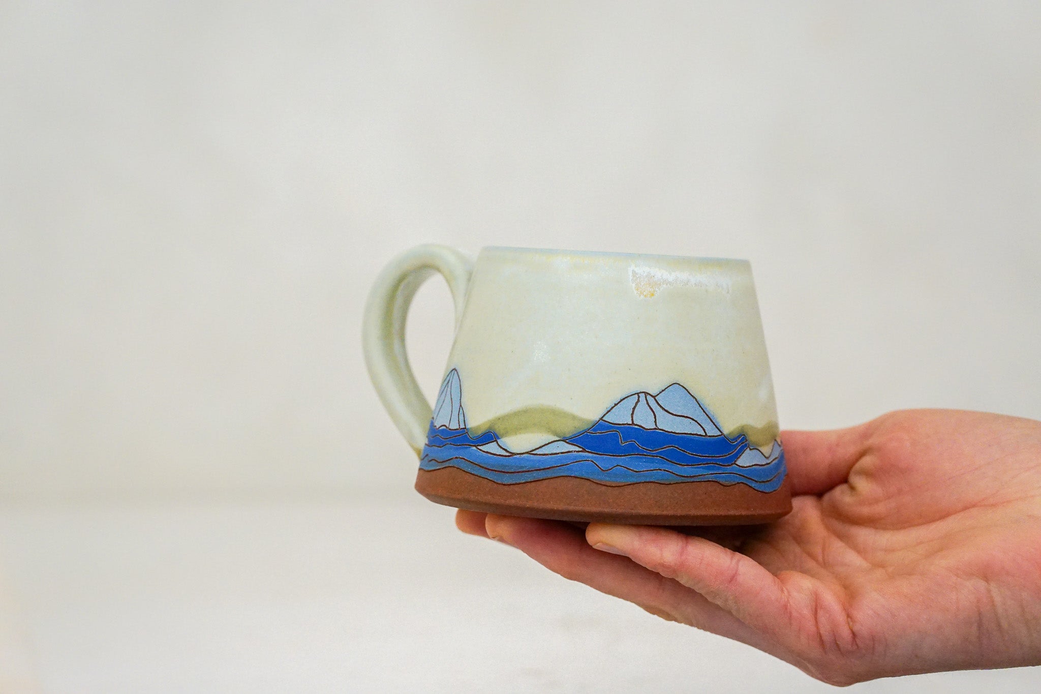 W Teton Blues short mug in Bone