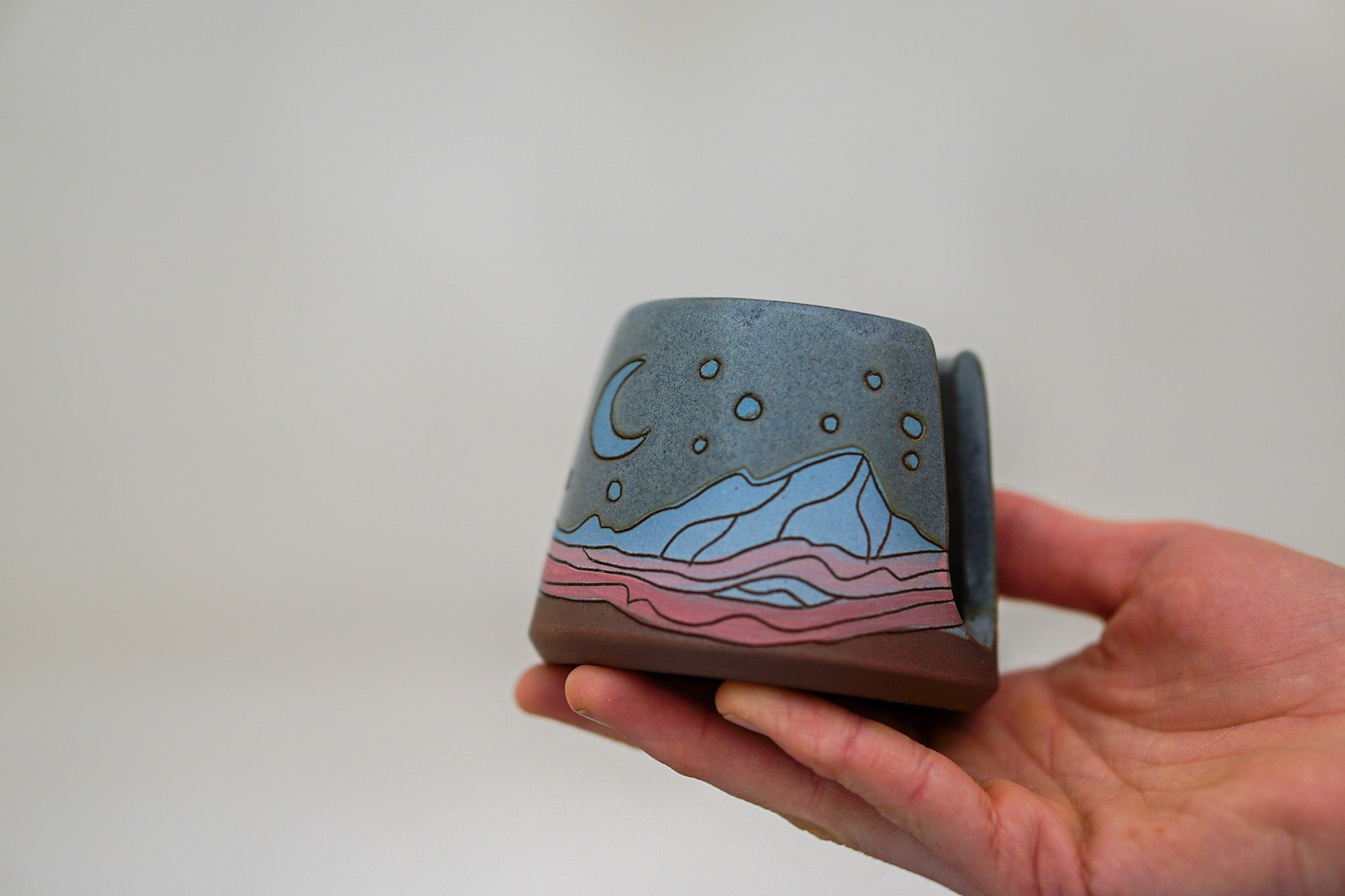 Mtn Night Sponge Holder in Stone