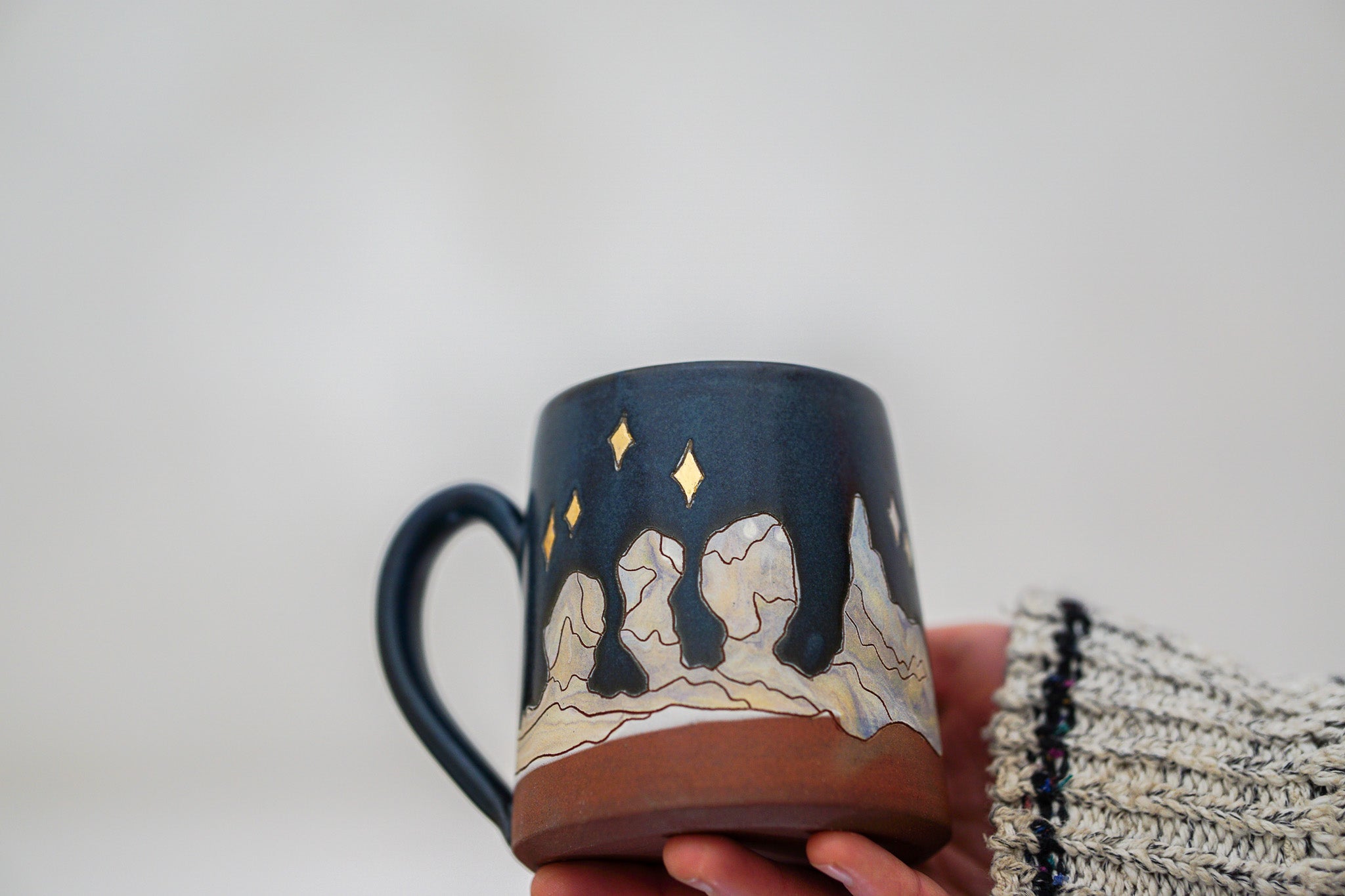GOLD Going to the Moon mug in Darby