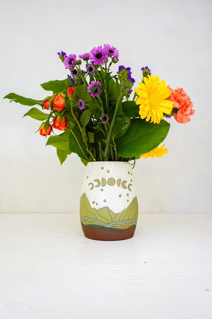 Mtn Moonphase vase in Bone