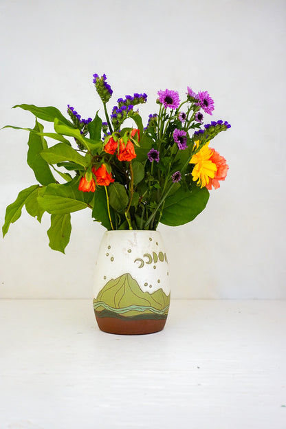 Mtn Moonphase vase in Bone