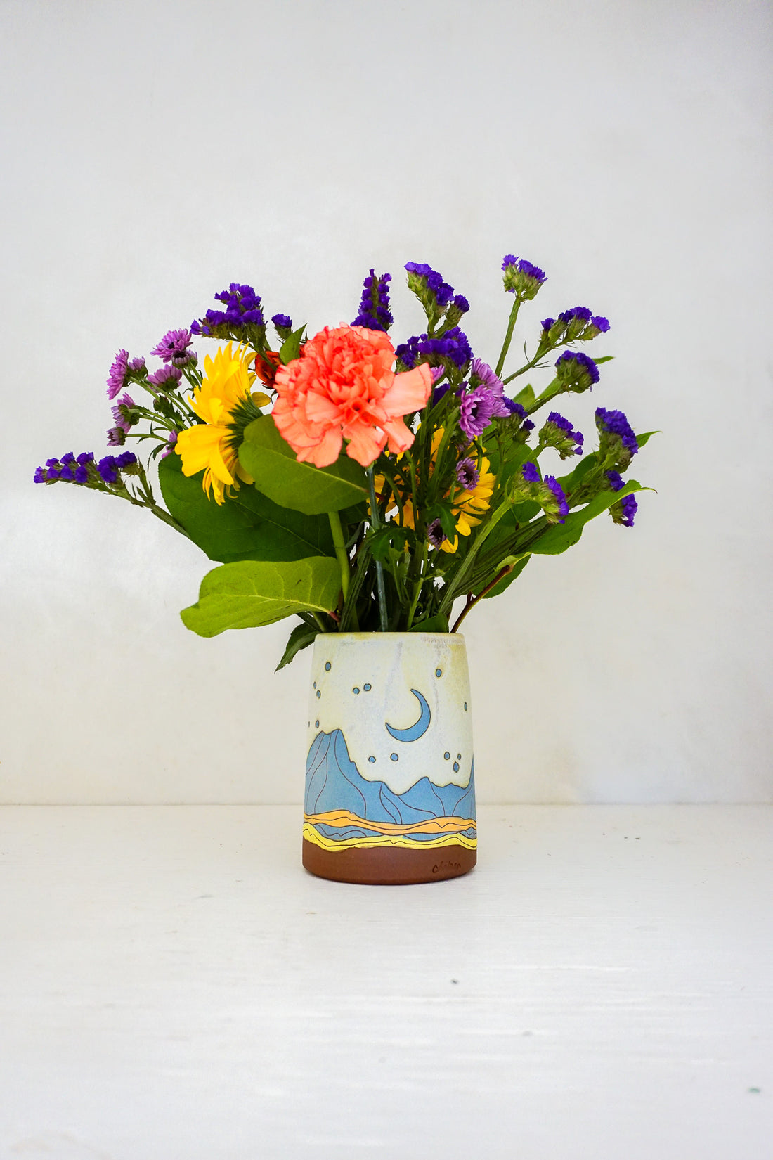 Mtn Crescent moon vase in Bone