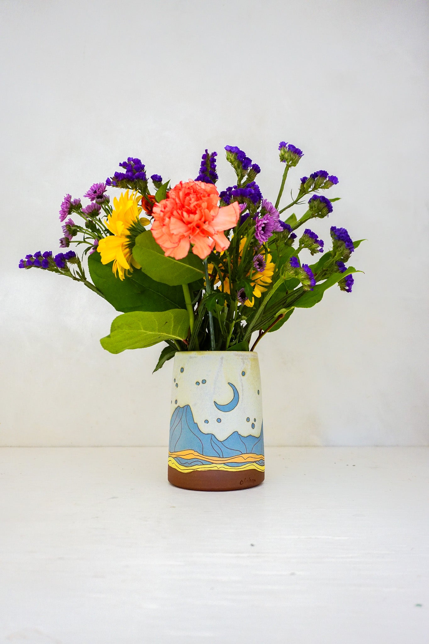Mtn Crescent moon vase in Bone