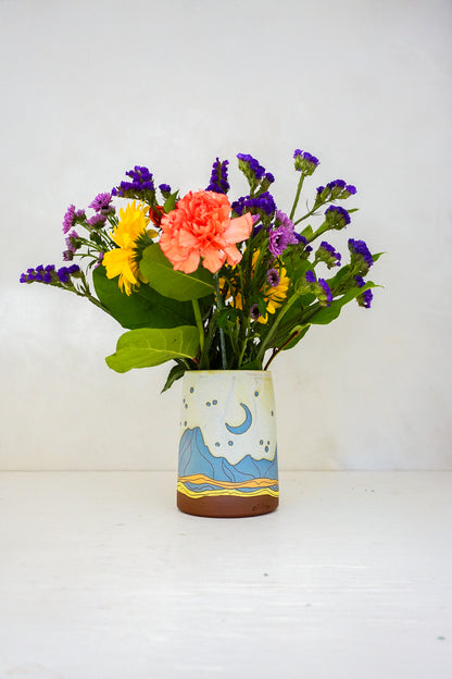 Mtn Crescent moon vase in Bone