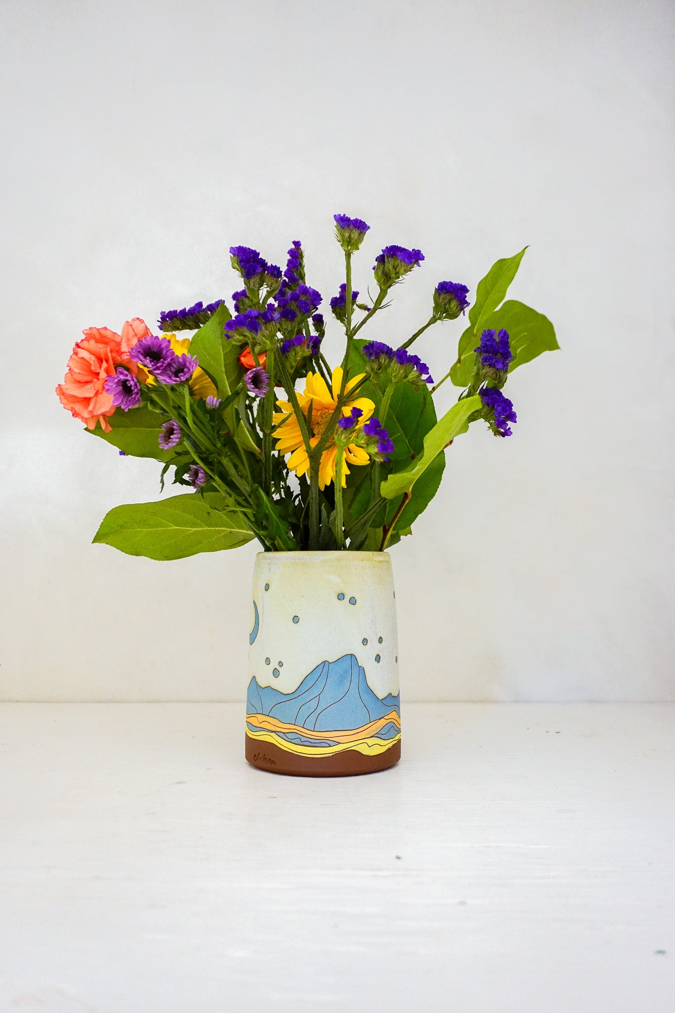 Mtn Crescent moon vase in Bone