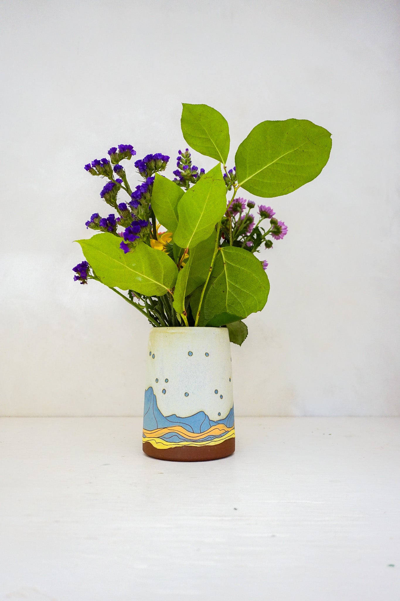Mtn Crescent moon vase in Bone