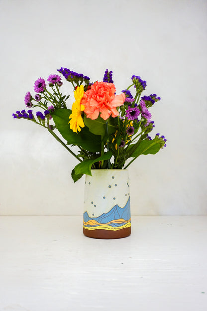 Mtn Crescent moon vase in Bone