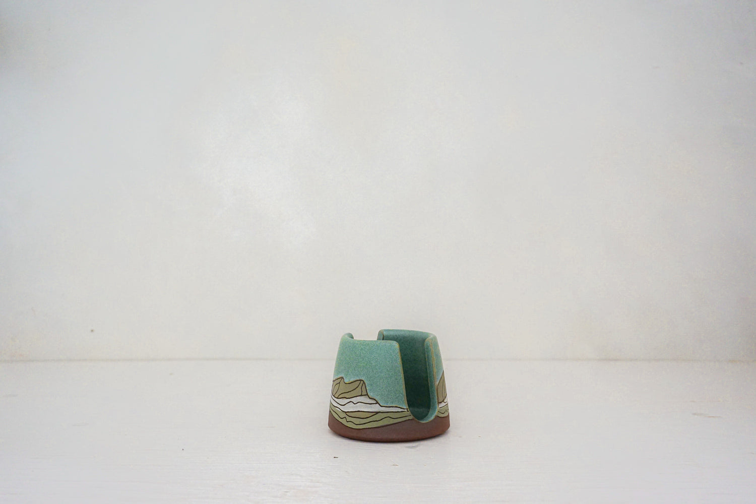 Mountain moon sponge holder in LAKE