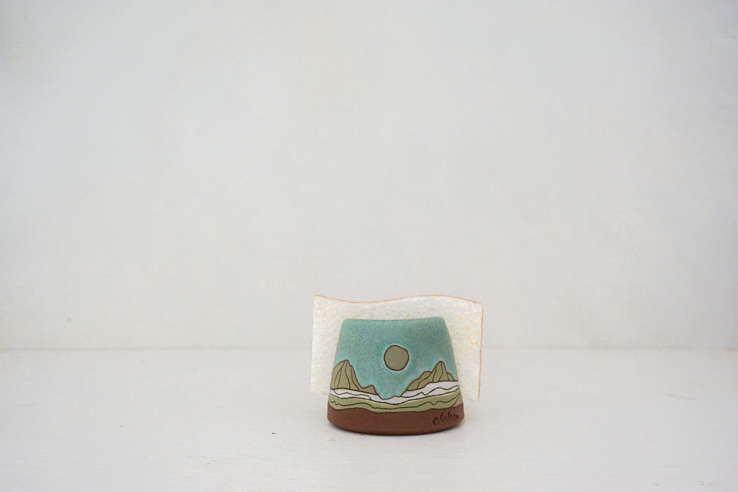 Mountain moon sponge holder in LAKE