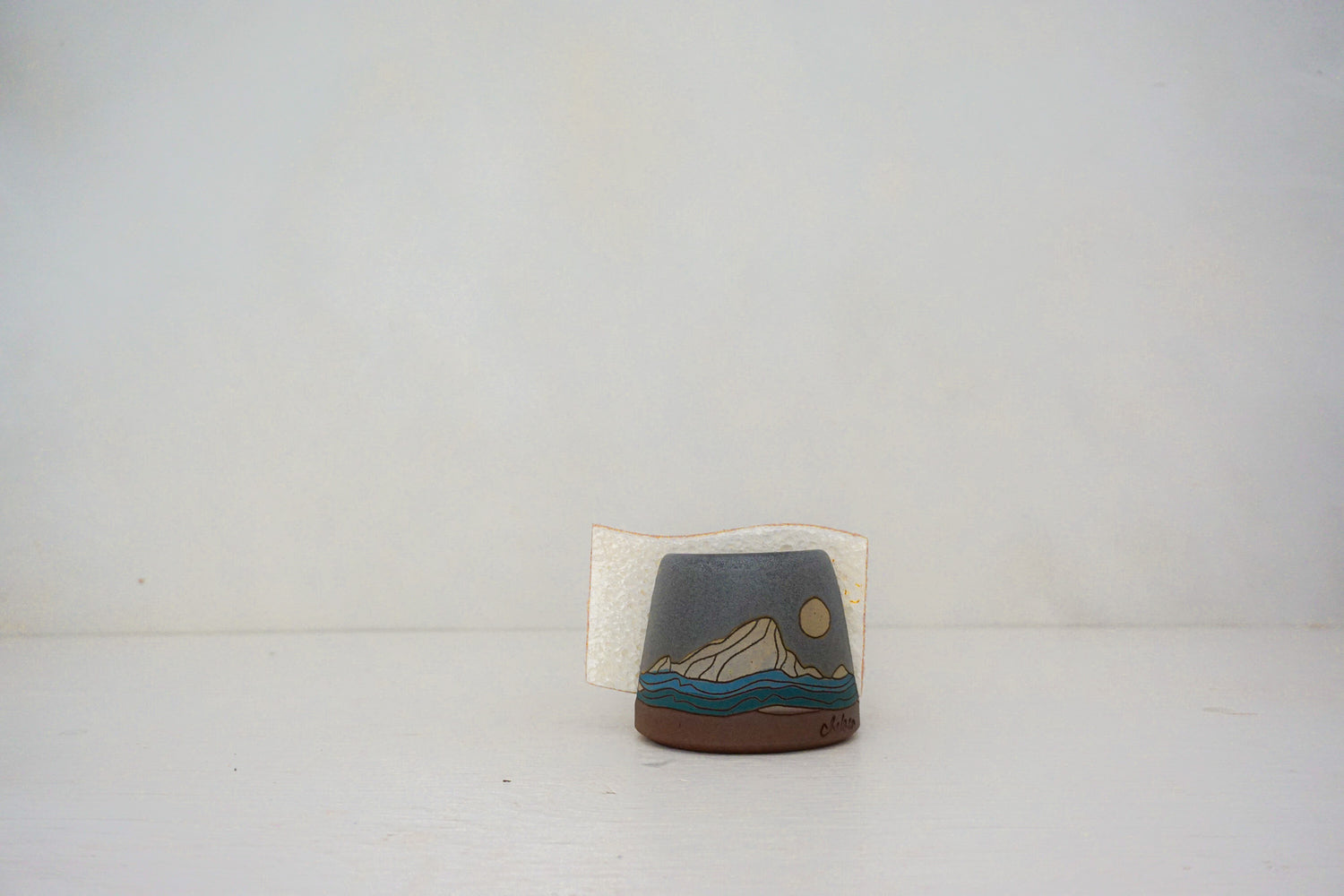 Mountain moon sponge holder in STONE