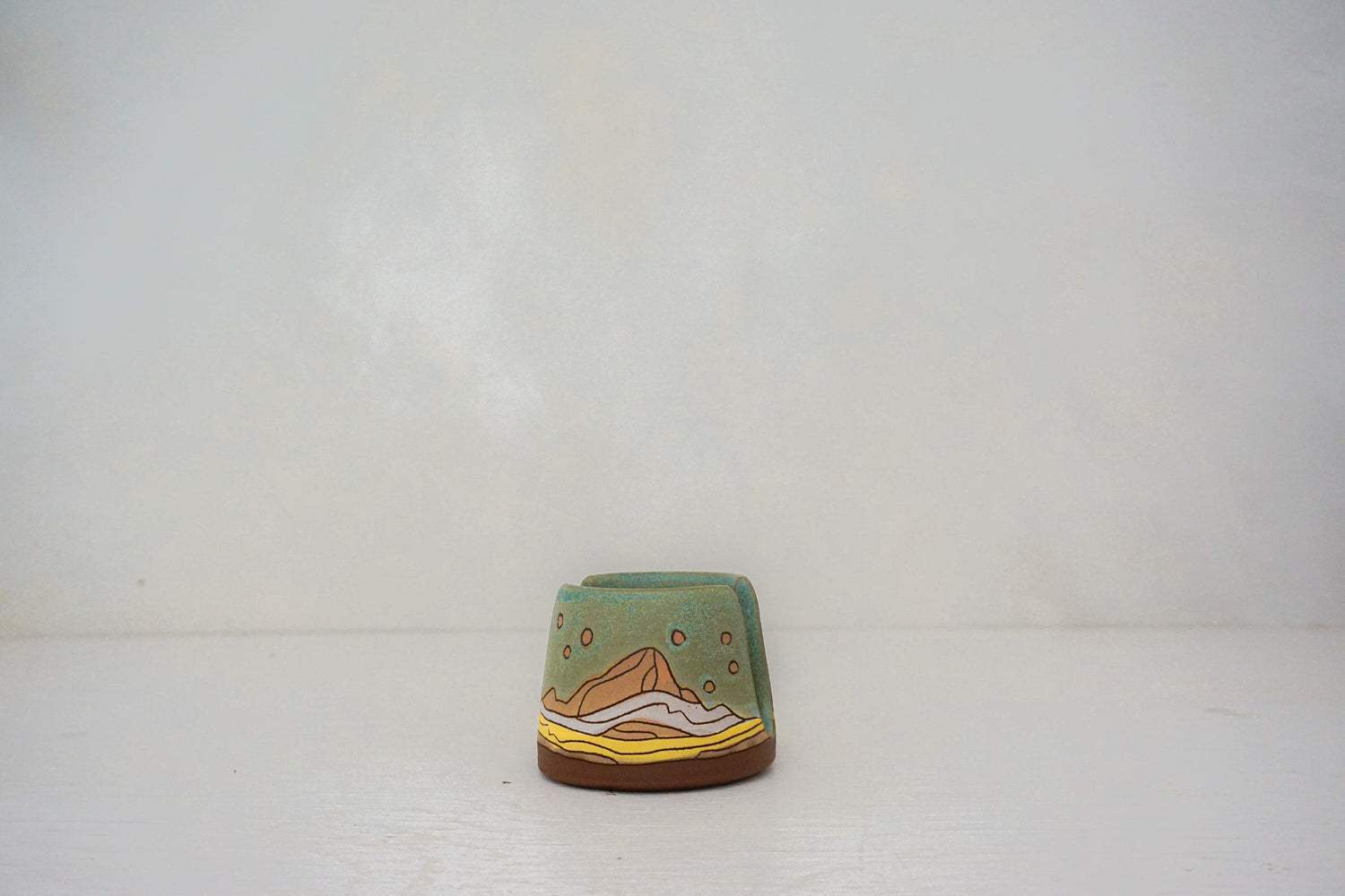 Mountain moon peach sponge holder in LAKE