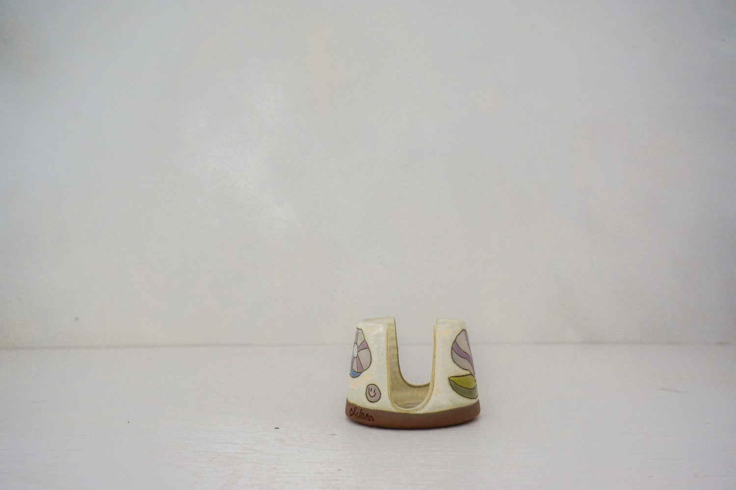Morning Glory Sponger holder in BONE