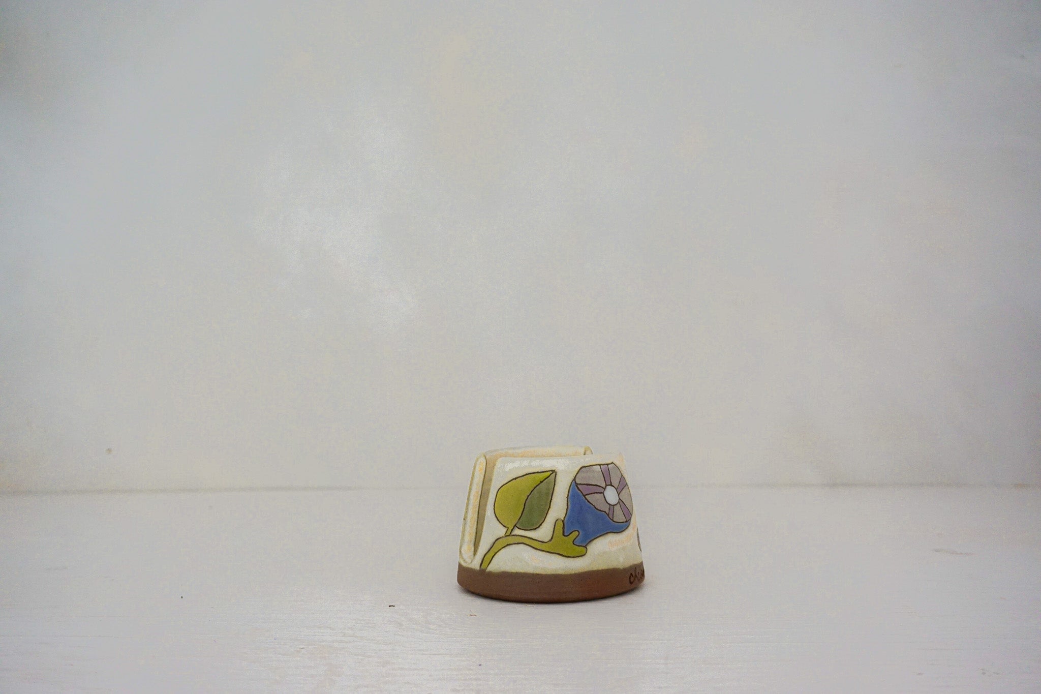 Morning Glory Sponger holder in BONE