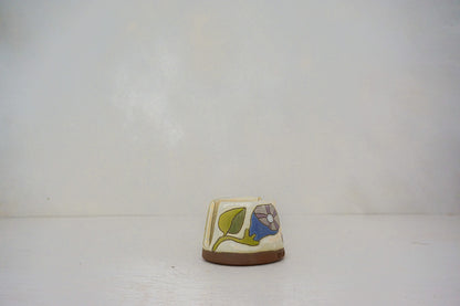Morning Glory Sponger holder in BONE