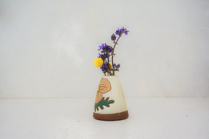 Poppy triangle vase in BONE