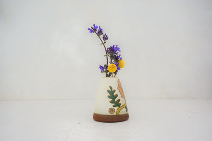 Poppy triangle vase in BONE