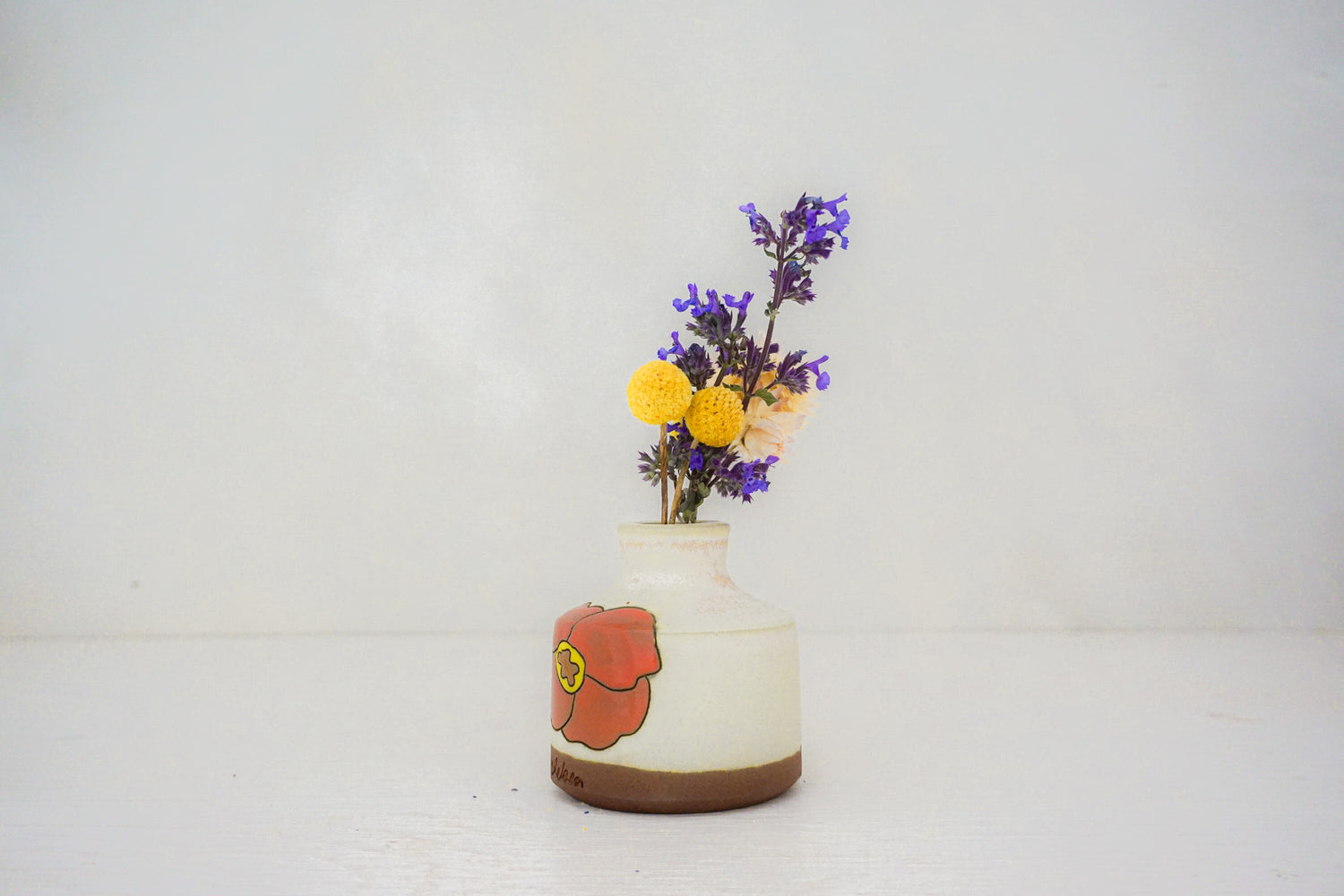Poppy bottle vase in BONE