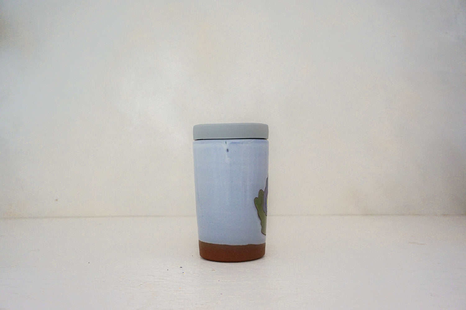 Purple Pansy Travel cup in WHITE