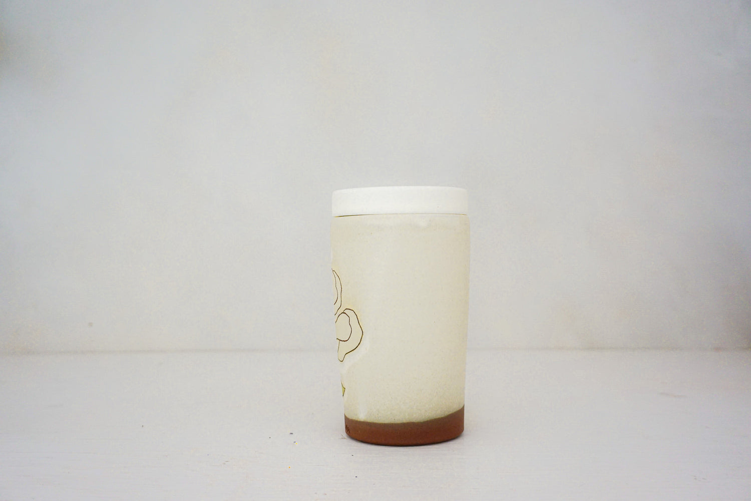 Dancing flower Travel cup in BONE