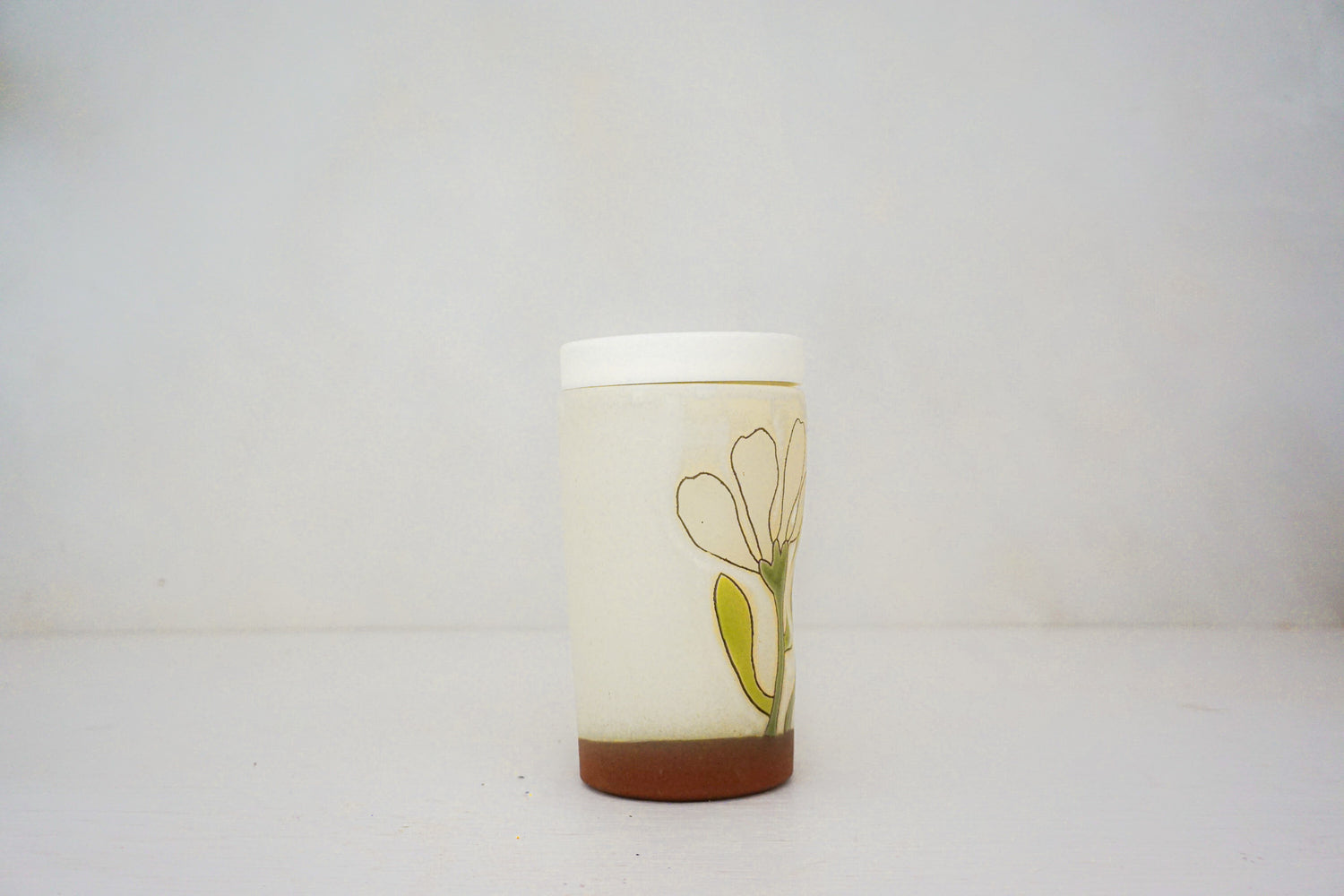 Dancing flower Travel cup in BONE