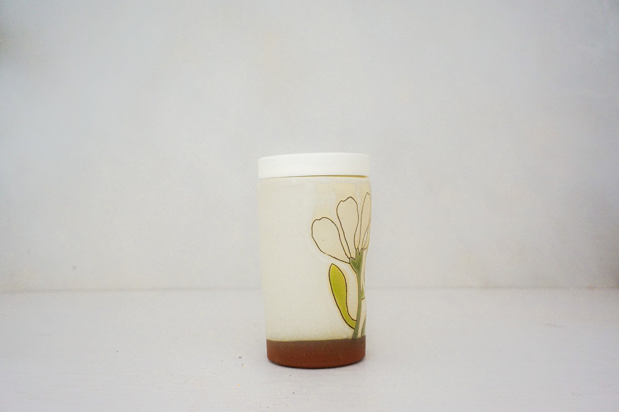 Dancing flower Travel cup in BONE