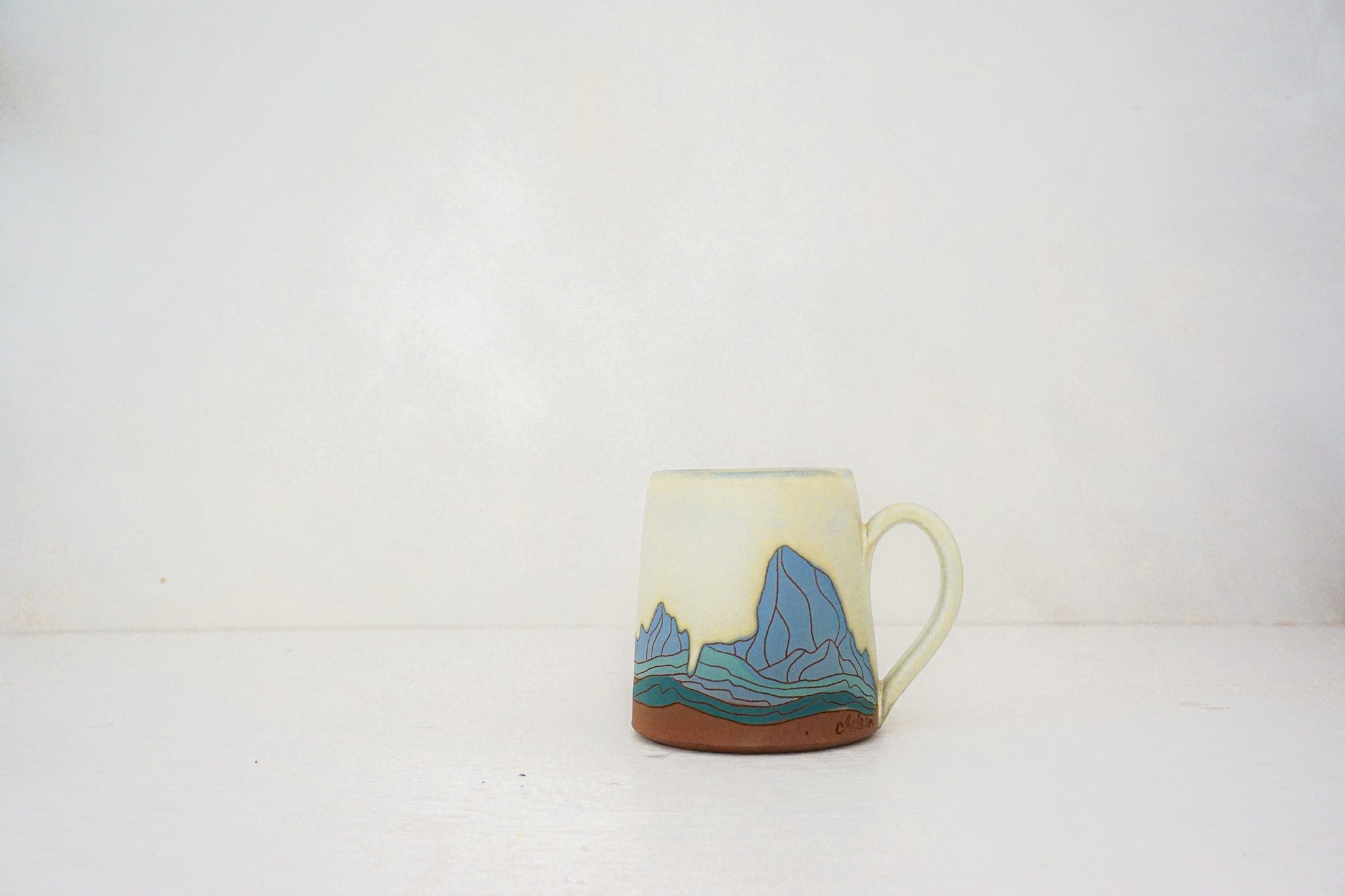 W Teton blue mug in BONE 2