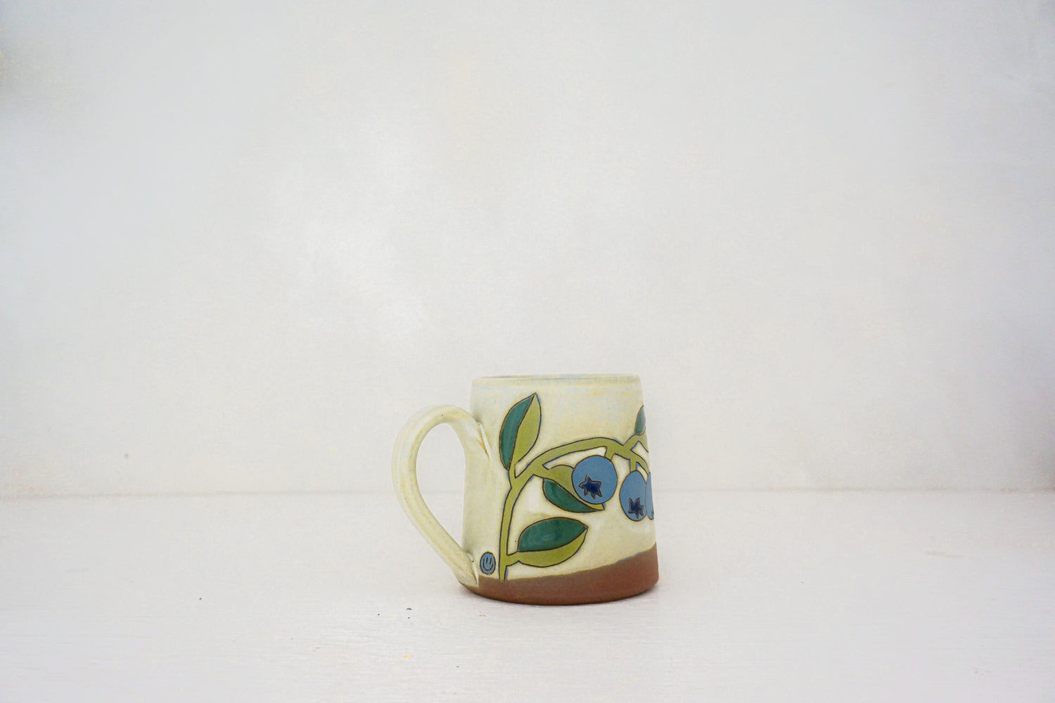 Blueberry mug in BONE