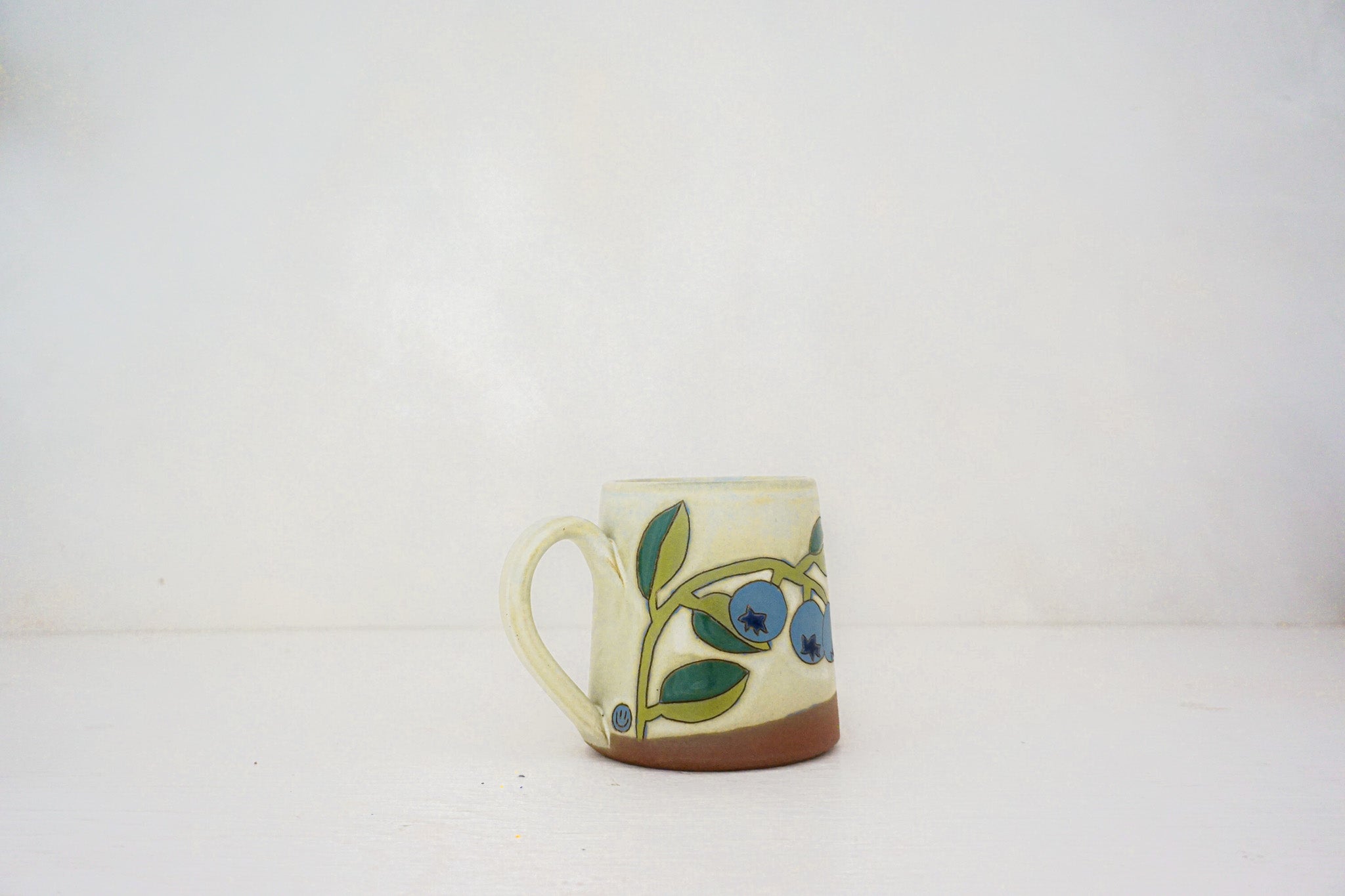 Blueberry mug in BONE